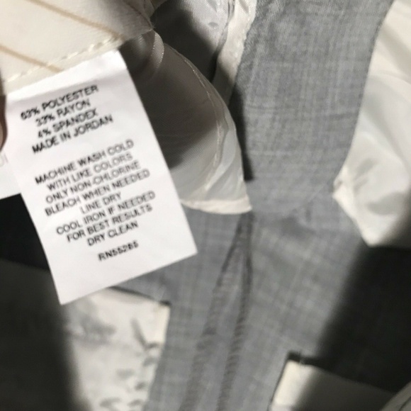 Express Editor Pleated Gray Shorts Size 4 NWOT - Picture 4 of 6